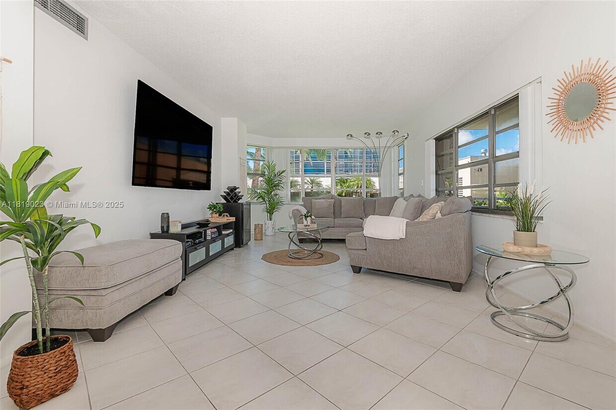 Foto principal - 1965 S Ocean Dr