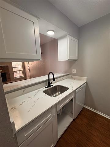 Building Photo - 9520 Royal Ln