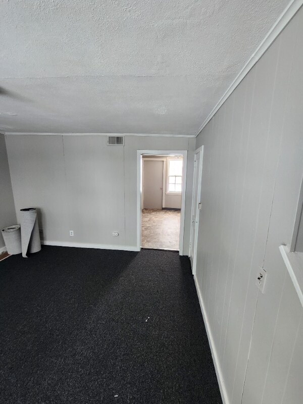 Building Photo - 70 Commodore Ave