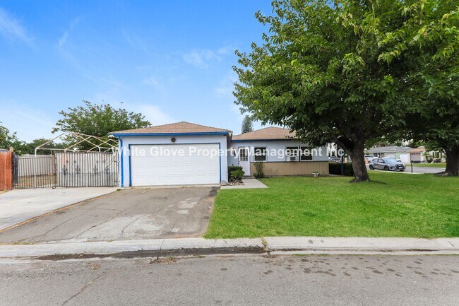 Building Photo - Charming Riverside 3 Bedroom Home with Spa...