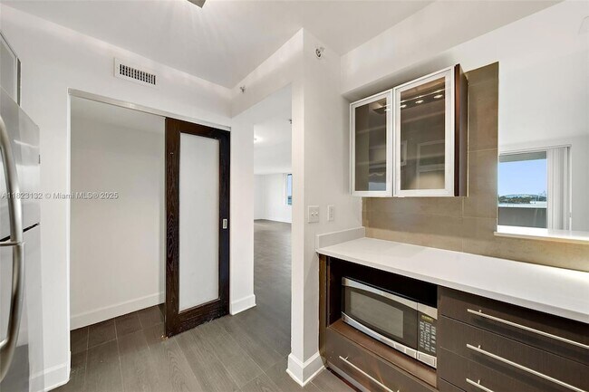 Foto del edificio - 1500 Bay Rd
