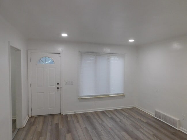 Building Photo - 6490 Stahelin Ave