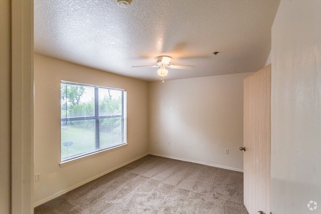 Bedroom - Fairfax Crossing Apartments