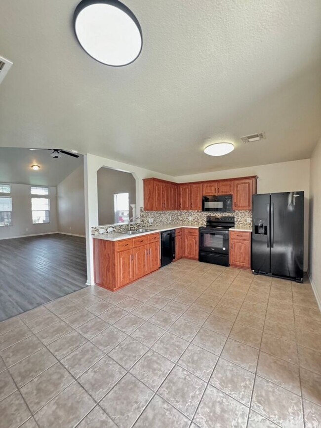 Building Photo - Desirable Highlands at Sagert Ranch Neighborhood!! Features 4 Bedrooms, 2.25 Bath, 2 Car Garage Home