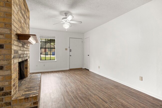 Foto del edificio - 3004 Manor Ln