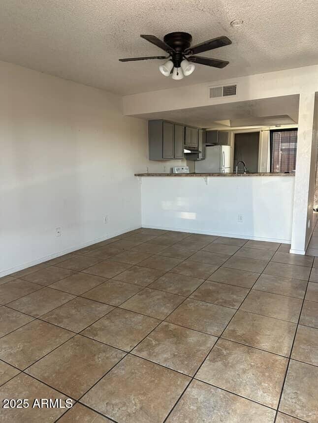 Building Photo - 4828 W Orangewood Ave