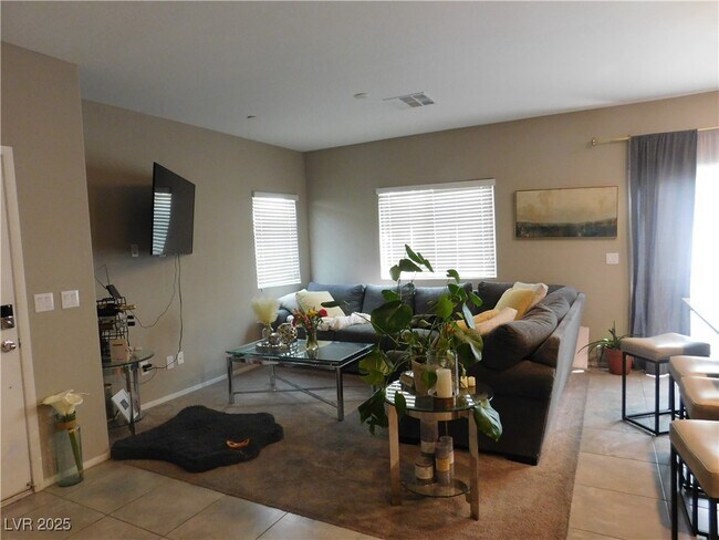 Foto del edificio - 2715 Amazing Meadows Ave