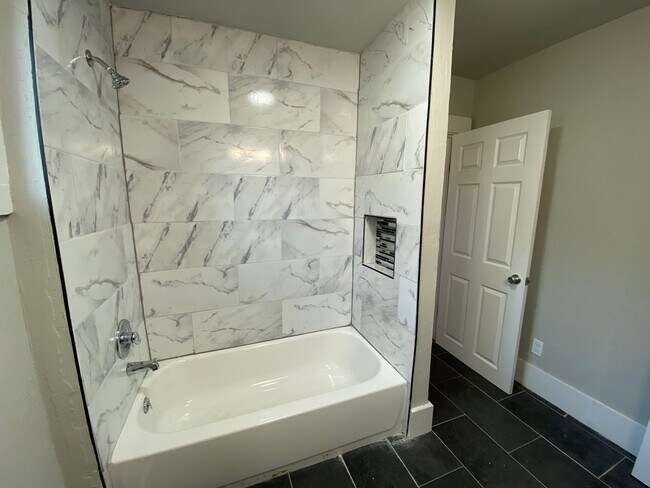 Foto del edificio - 3 Bedroom House Available in OKC