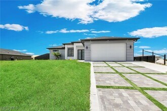 Building Photo - 310 Diplomat Pkwy E