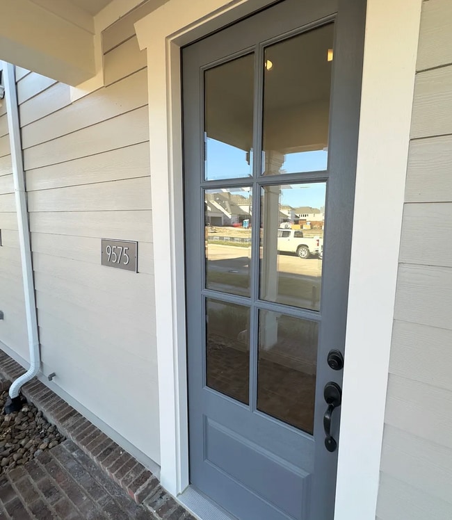 Building Photo - 9575 Speaker Dr