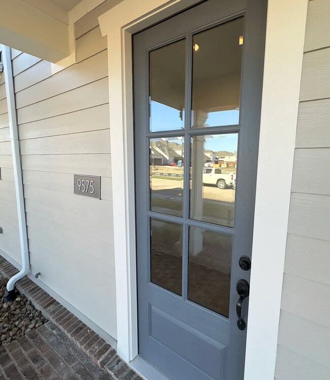 Foto del edificio - 9575 Speaker Dr