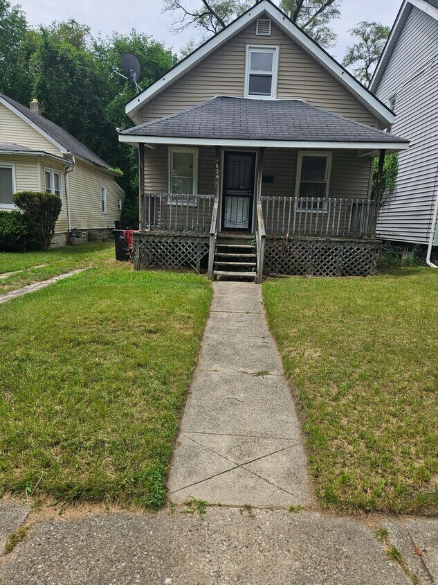 Foto principal - 2 bedroom/ 1 bathroom Detroit's Westside Home