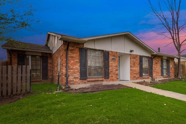 Building Photo - 9230 Millwood Dr