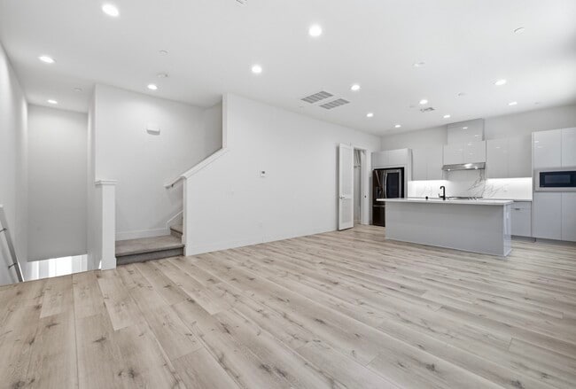 Building Photo - 262 Element Rd