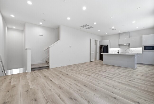 Foto del edificio - 262 Element Rd