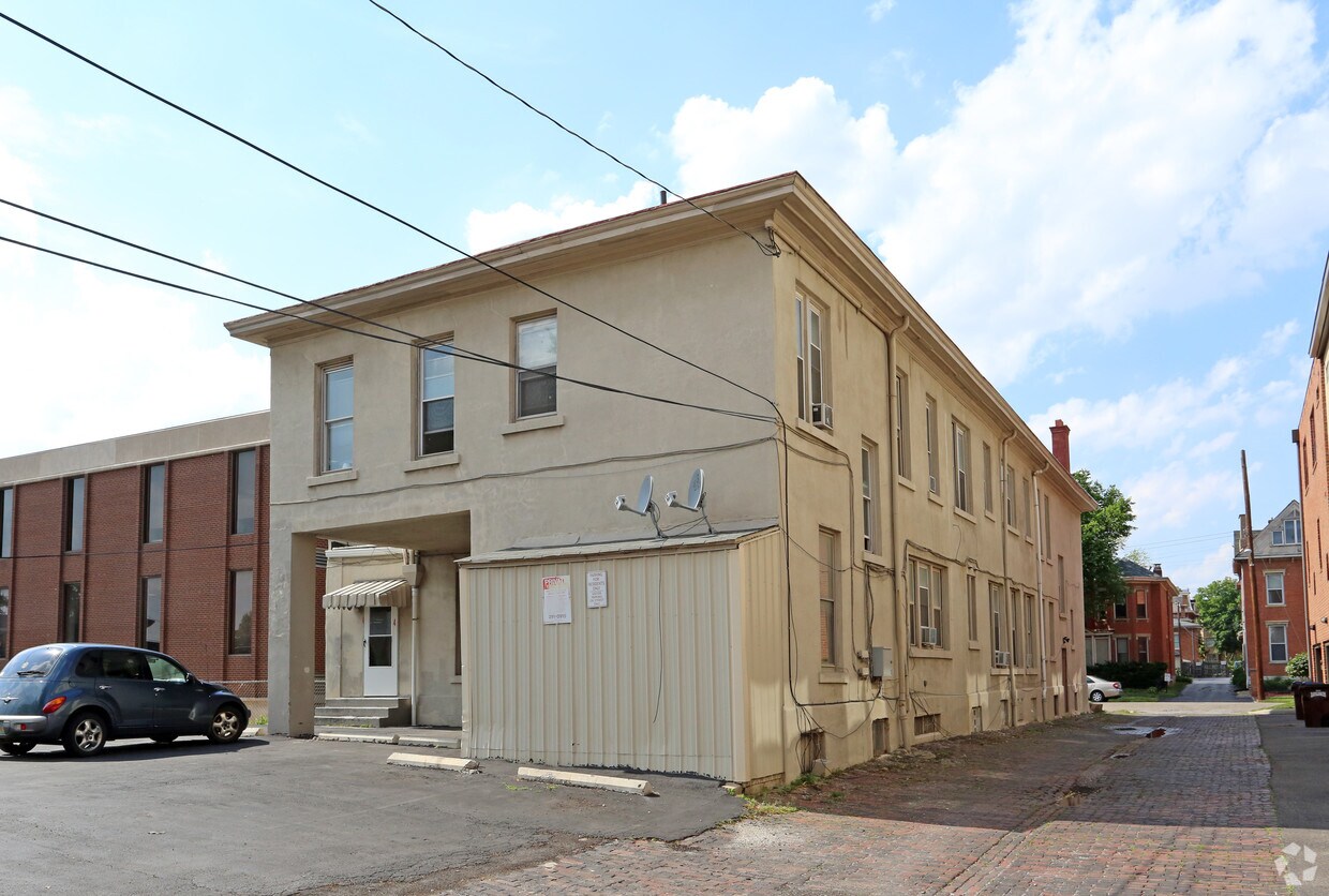 Building Photo - 571 E Rich St