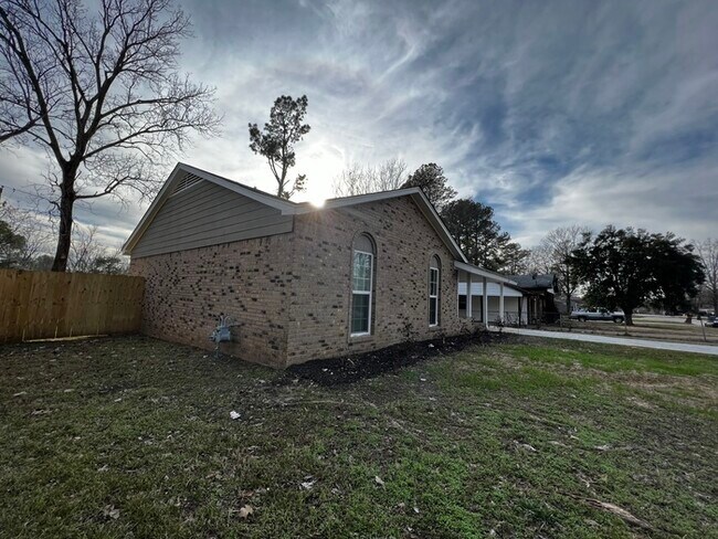 Building Photo - 4016 Edgehill St Memphis, TN 38128