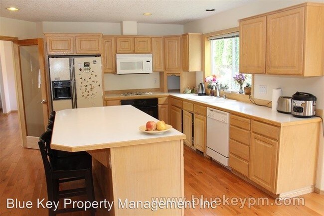 Building Photo - 4 br, 2.5 bath House - 11506 NE 2nd Avenue