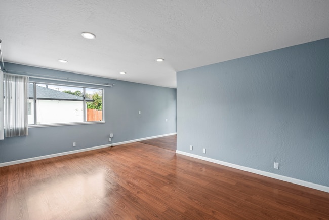 Building Photo - 3439 Payne Ave