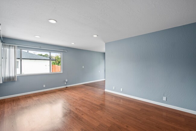 Foto del edificio - 3439 Payne Ave