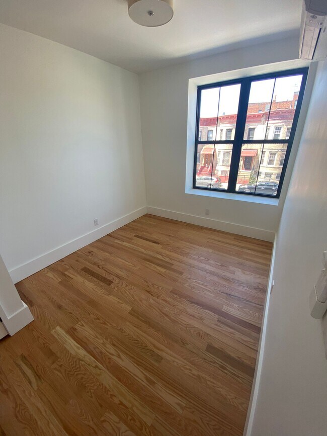 Building Photo - 1524 Saint Johns Pl