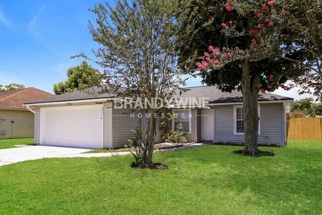 Building Photo - 1 MONTH FREE RENT -  $5 APP FEE**