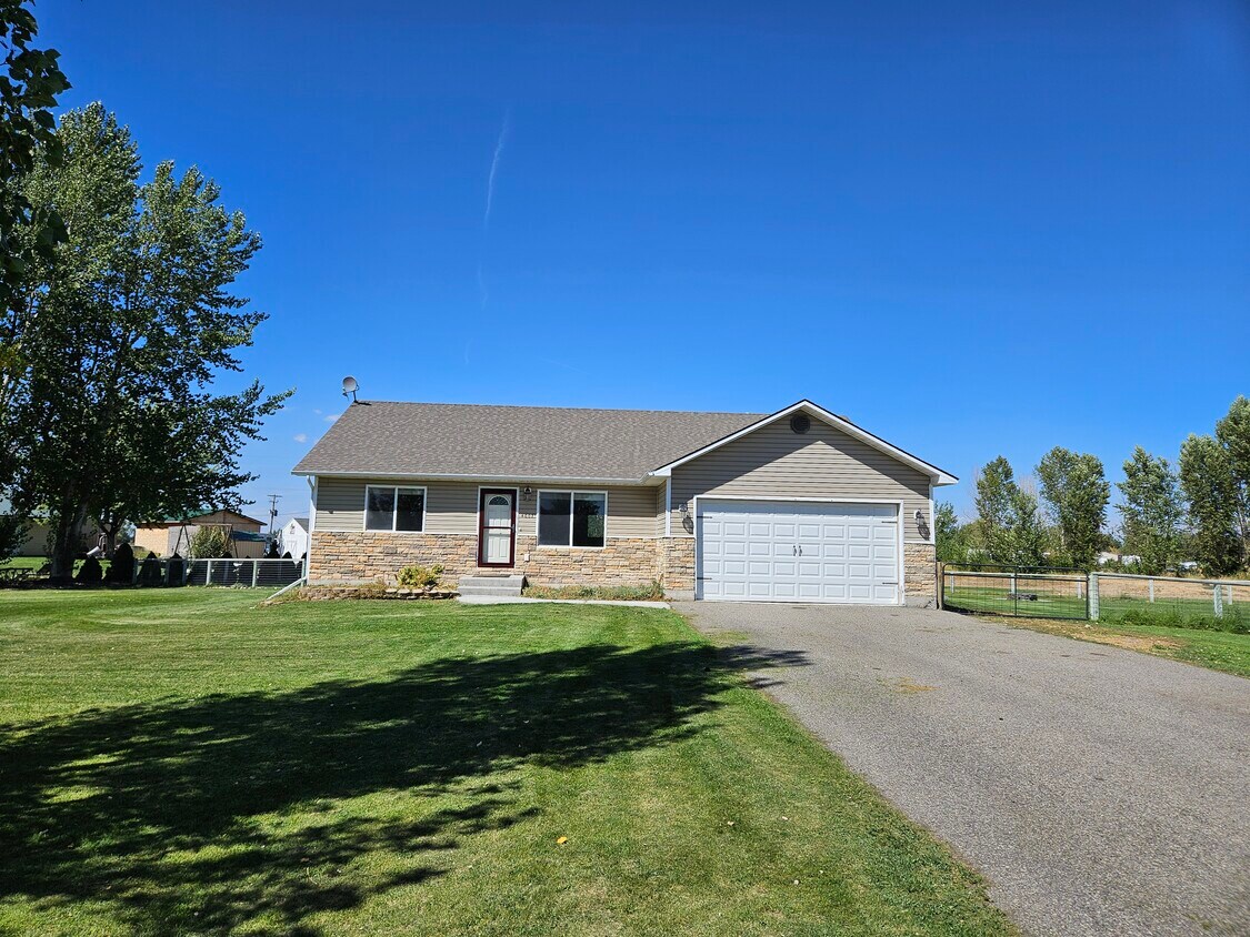 Primary Photo - 4007 E 66 N