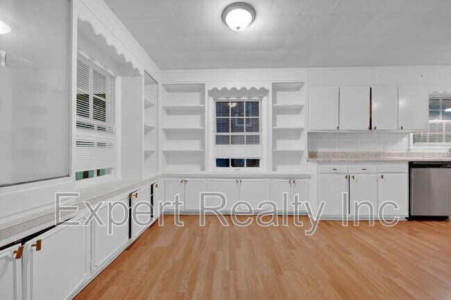 Building Photo - 900 75th St S