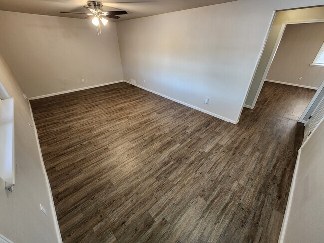 Building Photo - 525 Rebecca Ln