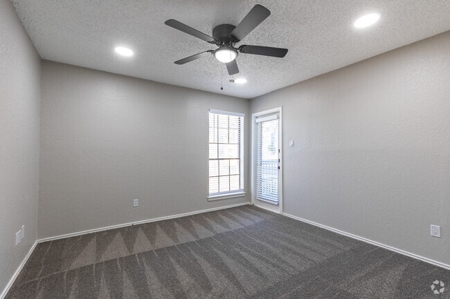 2BR, 2BA - 933SF - Main Bedroom - Legacy 4415