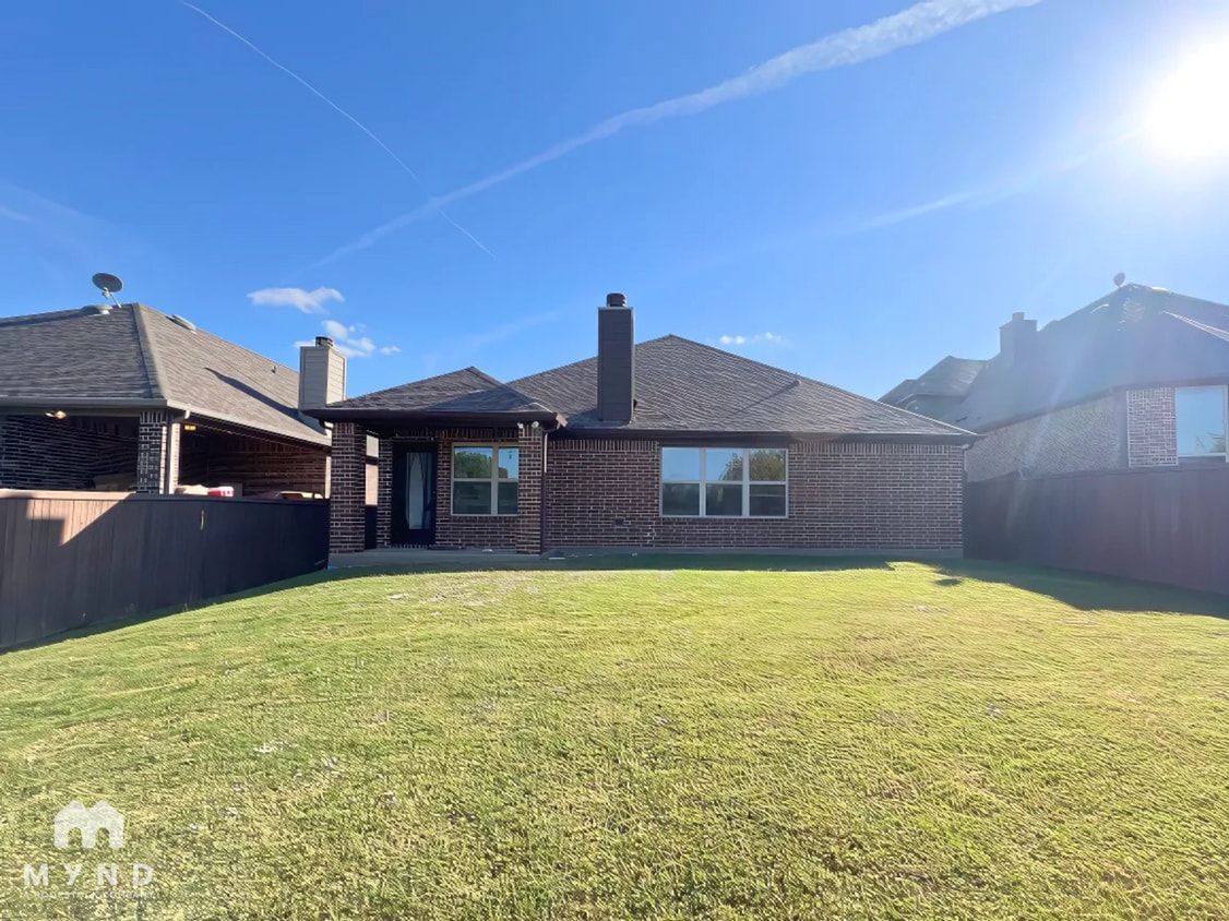 Building Photo - 405 Bentley Dr