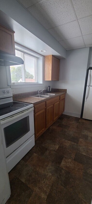 Foto principal - 2 bedroom upper, ready immediately!