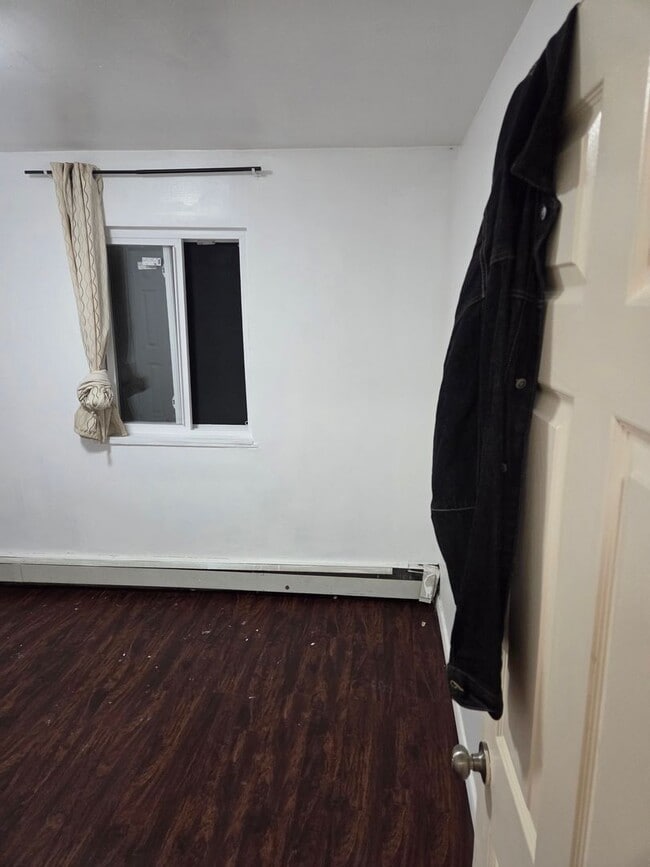 Foto del edificio - 1102 E 233rd St