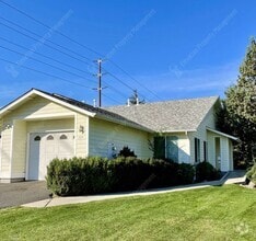 Building Photo - 775 NE Savannah Dr