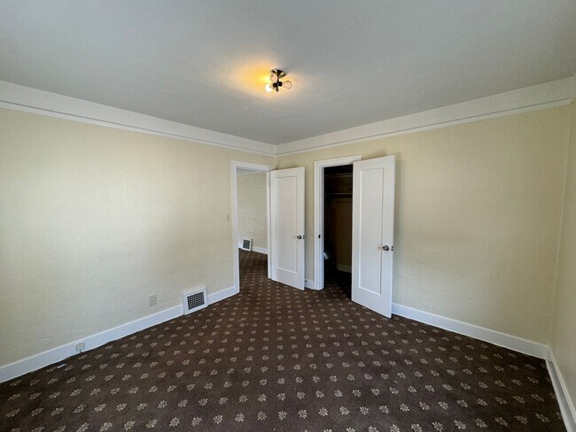 Foto del edificio - Nice 3 Bedroom/1.5 Bath Downtown Home with...