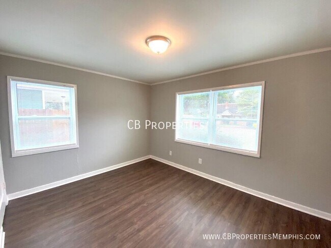 Building Photo - 1295 Foxcroft St