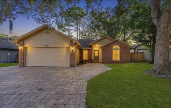 Building Photo - 8510 Majestic Oaks Dr S