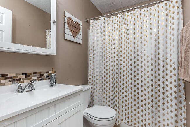 Foto del edificio - 340 Hillcrest Dr