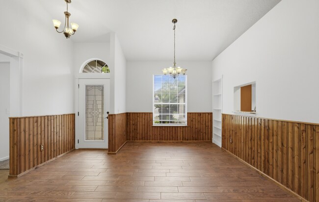 Building Photo - 2162 Saint Martins Dr E