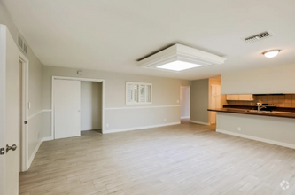 Building Photo - 5027 W Palmaire Dr