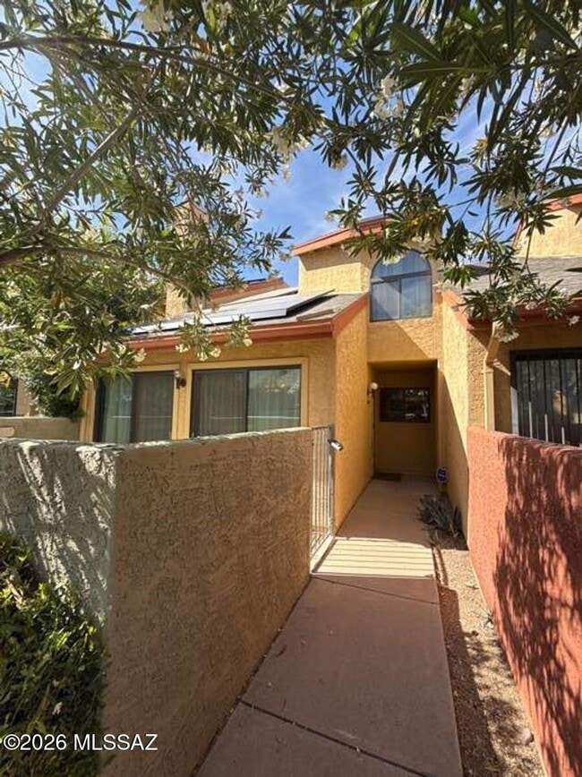 Building Photo - 3857 Paseo de Las Canchas