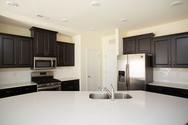 Foto del edificio - Great Townhome Near Brier Creek