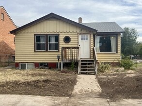 Building Photo - 347 Hill Ave