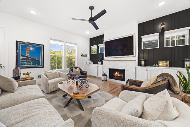 Building Photo - 550A Whispering Hills Dr