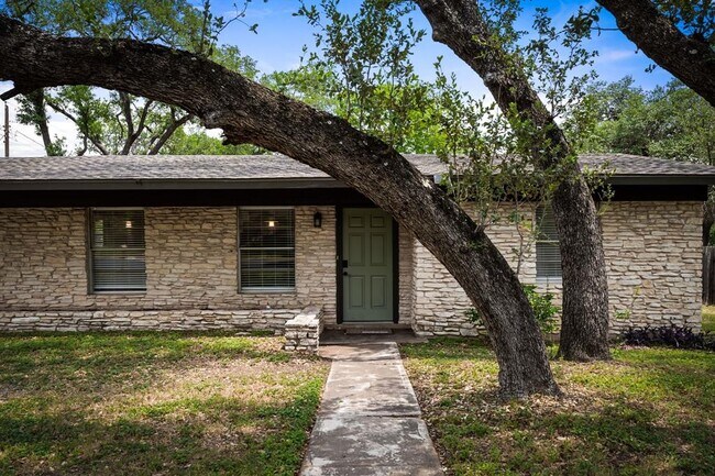 Building Photo - 7105 Lilac Ln
