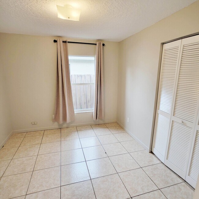 Foto del edificio - 8411 N Greenwood Ave