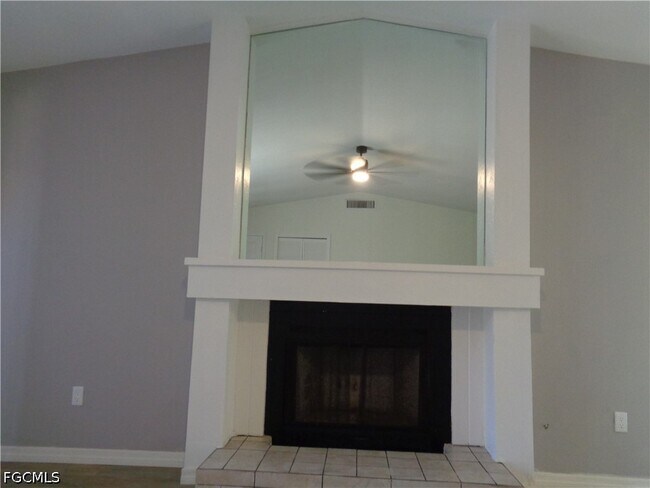 Foto del edificio - 6429 Royal Woods Dr