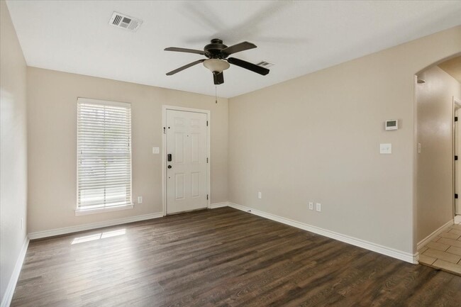 Building Photo - 5165 Springwood Loop