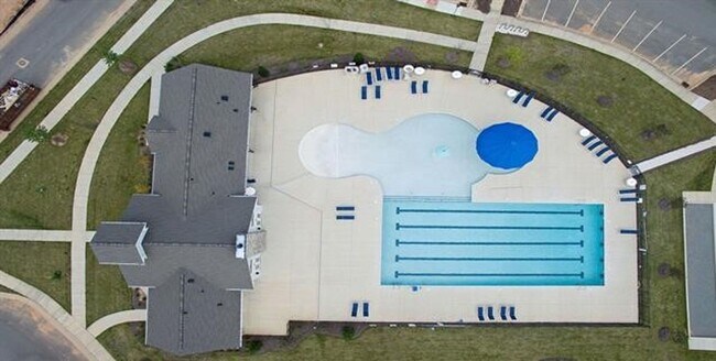 Foto del edificio - Enjoy this resort like feel where you live!