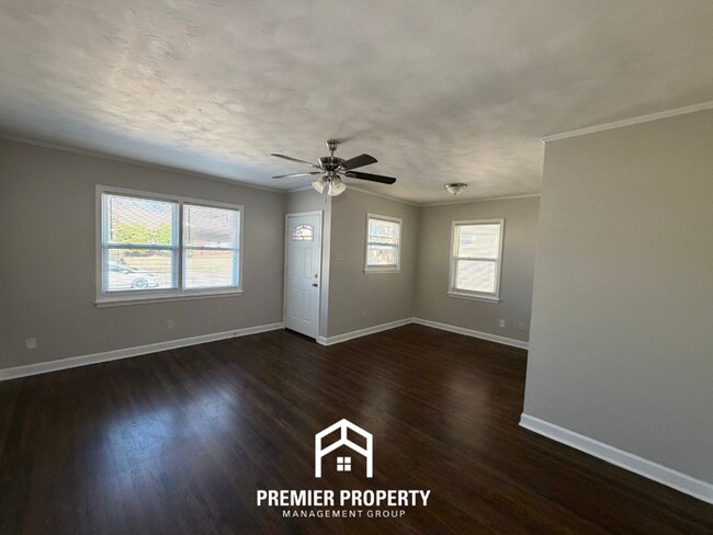 Foto del edificio - Spacious 3BR Memphis Home w/ Hardwood Floors, Open Kitchen & Fenced Yard